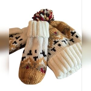 Tahari Hat And Mitten Set NWOT